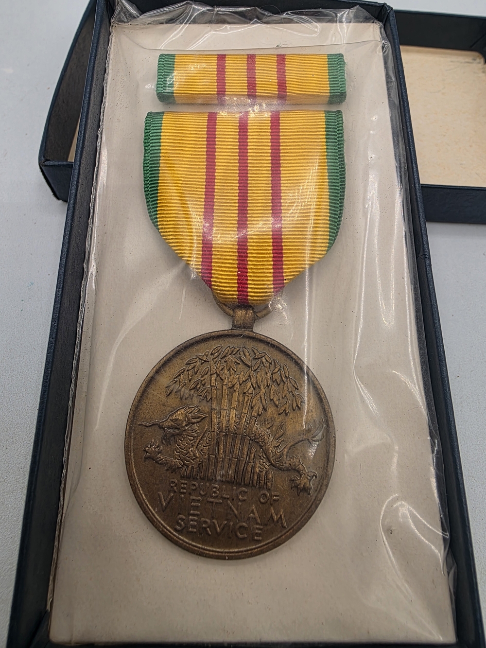 Original U.S. Military Vietnam War Service Medal w/PB Ribbon & PB Ribbon Bar